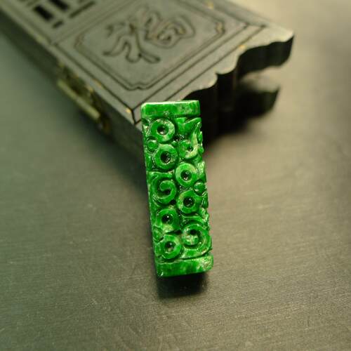 天然翡翠龙纹雕花管珠桶珠吊坠
