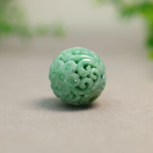 #J293满色果绿色缅甸天然A货翡翠镂空梅花雕花大圆珠子佛珠顶珠