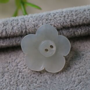 特价创汇期和田白玉小花钮扣