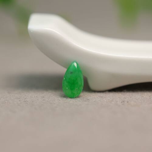 满绿天然A货翡翠水滴形戒面