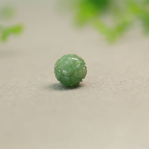满绿天然A货翡翠镂空雕花珠子