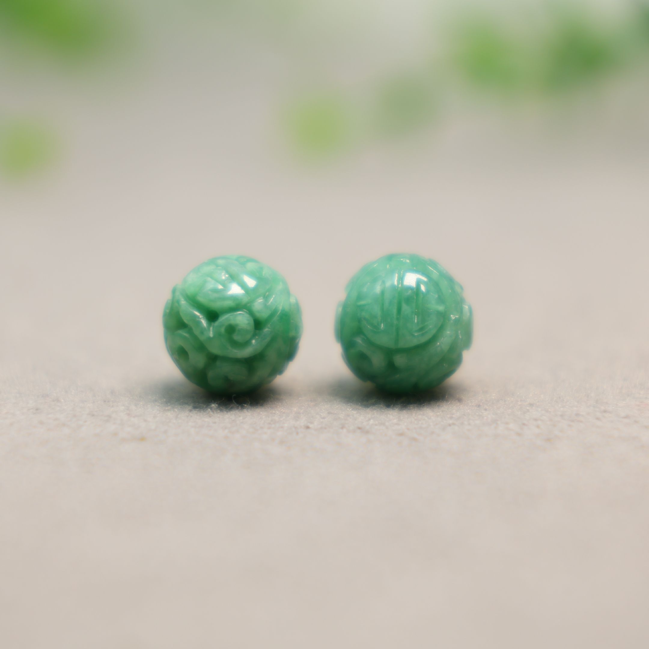 糯种满绿天然A货翡翠雕花珠子图片