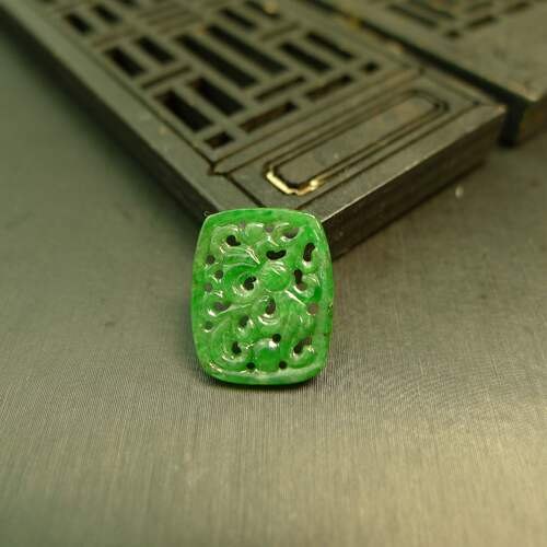 天然A货翡翠镂空雕花方形戒面