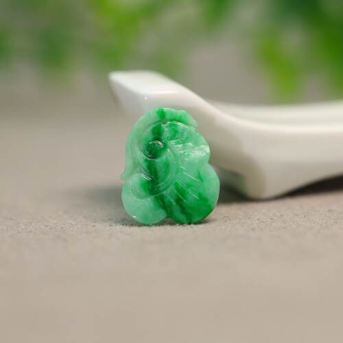缅甸天然A货翡翠如意小吊坠