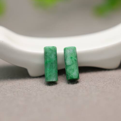 果绿色天然A货翡翠圆柱形管珠