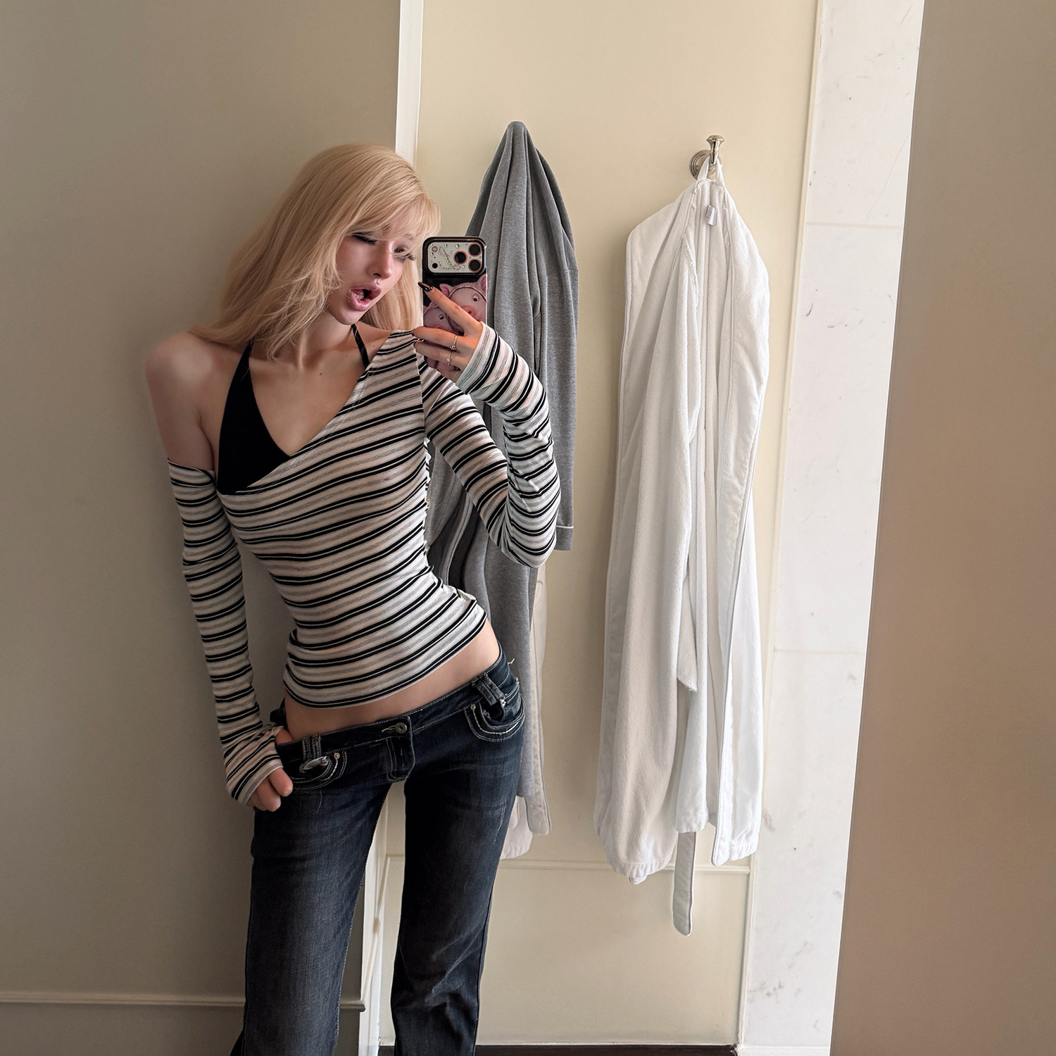 Withlynlyn大聋 百搭休闲风假两件条纹修身斜肩上衣挂脖长袖T恤女