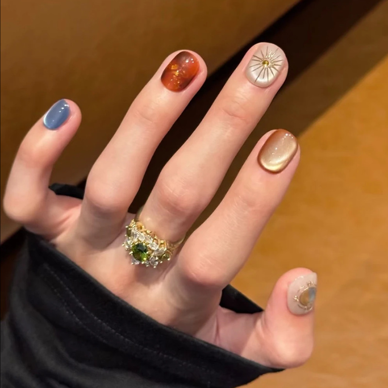 【日月同辉】纯手工穿戴甲2025秋冬新爆闪玻璃珠猫眼短款显白美甲