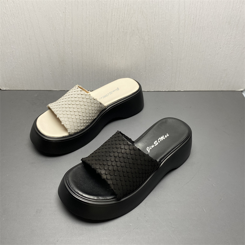 牛皮中跟厚底轻便一字拖鞋