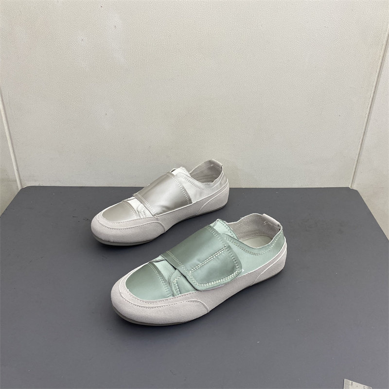 圆头魔术贴平底软底休闲板鞋女