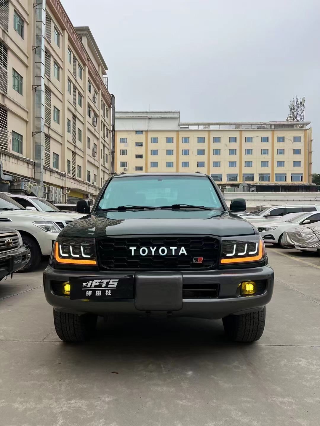 专用于丰田兰德酷路泽LC100大灯总成4500/4700改装LED大灯日行灯