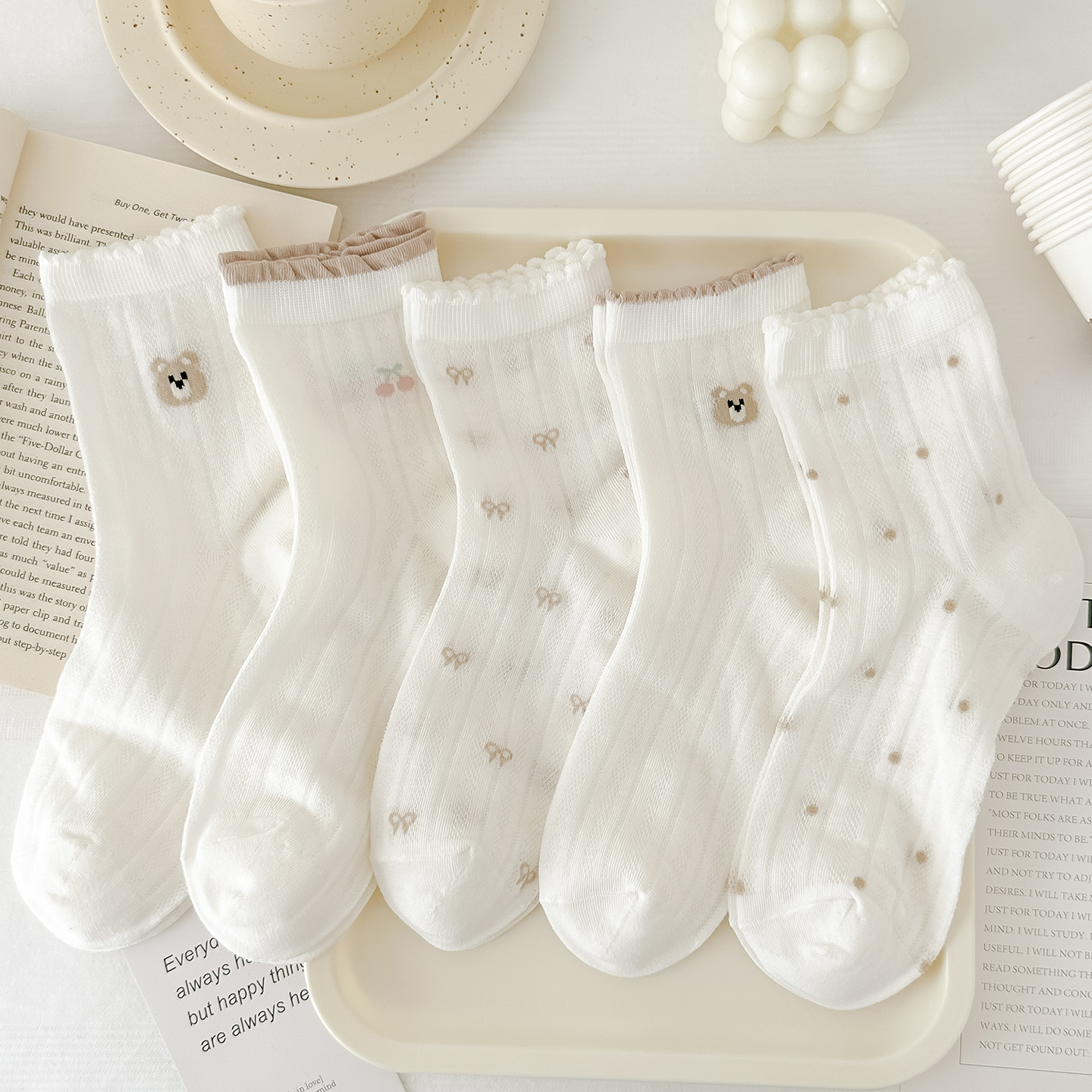 咖色小熊超薄精梳棉中筒奶白女袜