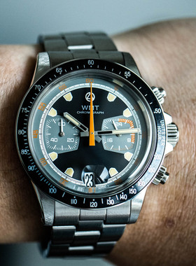 WMT Watch Monza V2 – Black Dial 棒球场盘石英复古手表腕表