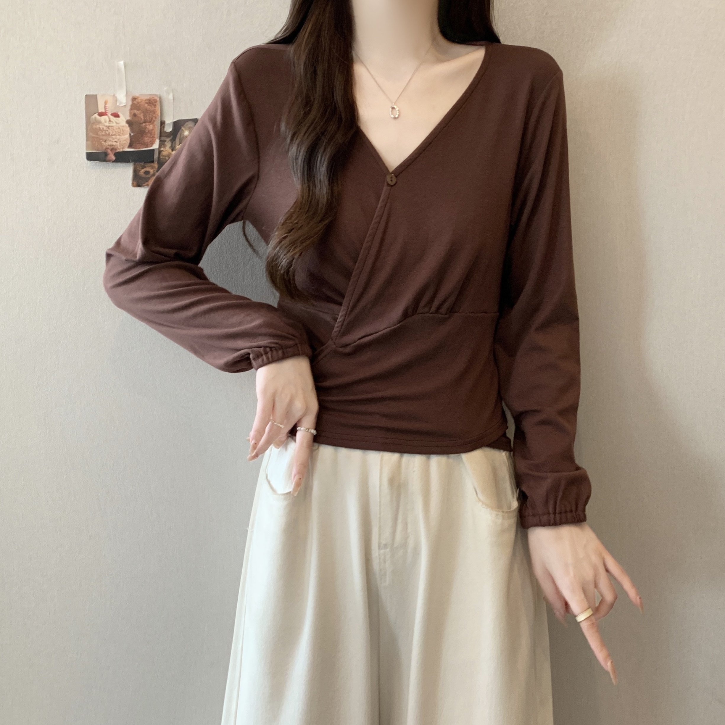 大码女装胖mm辣妹咖色V领交叉收腰衬衣秋季新款气质小众设计上衣,女装/女士精品,大码内搭,淘宝优惠券,粉丝福利购,淘宝优惠卷