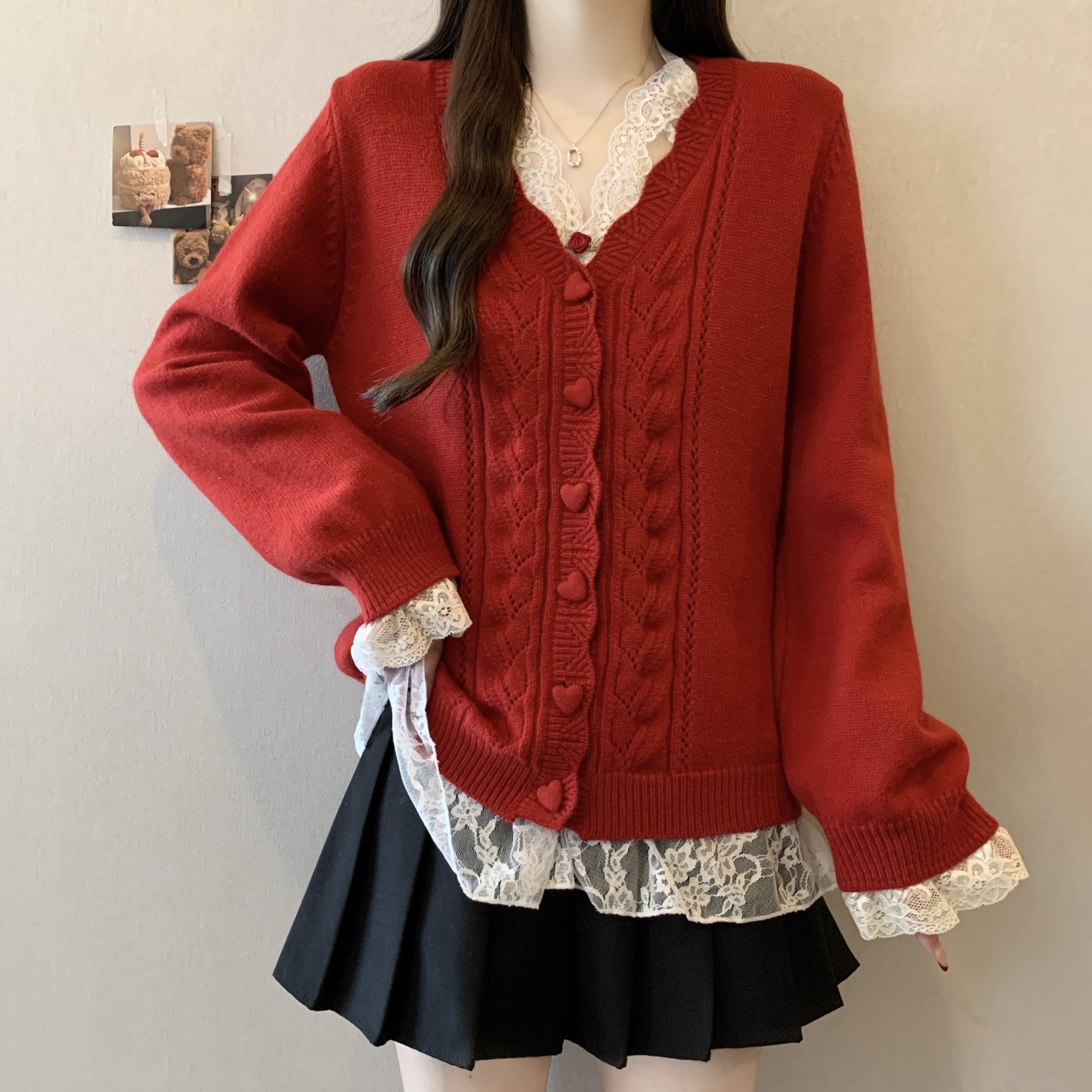 大码女装胖mm甜辣风爱心纽扣针织开衫2025秋冬新款氛围感红色毛衣,女装/女士精品,大码内搭,淘宝优惠券,粉丝福利购,淘宝优惠卷