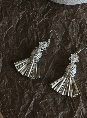 风绣球少数民族风耳环饰品复古汉服个性手工苗银流苏耳夹高级质感