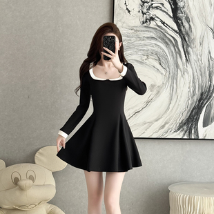 法式赫本风撞色方领长袖连衣裙女早春装新款黑色收腰显瘦小黑裙