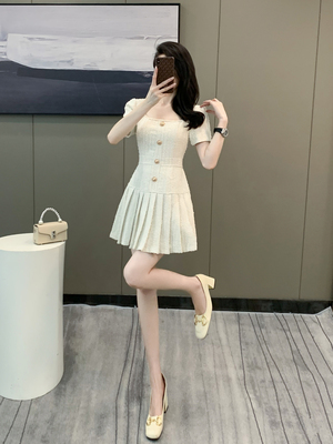 小香风百褶裙聚酯纤维纯色纽扣