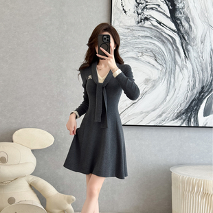 法式气质针织连衣裙女秋冬季新款高级感收腰显瘦小个子毛衣长裙子