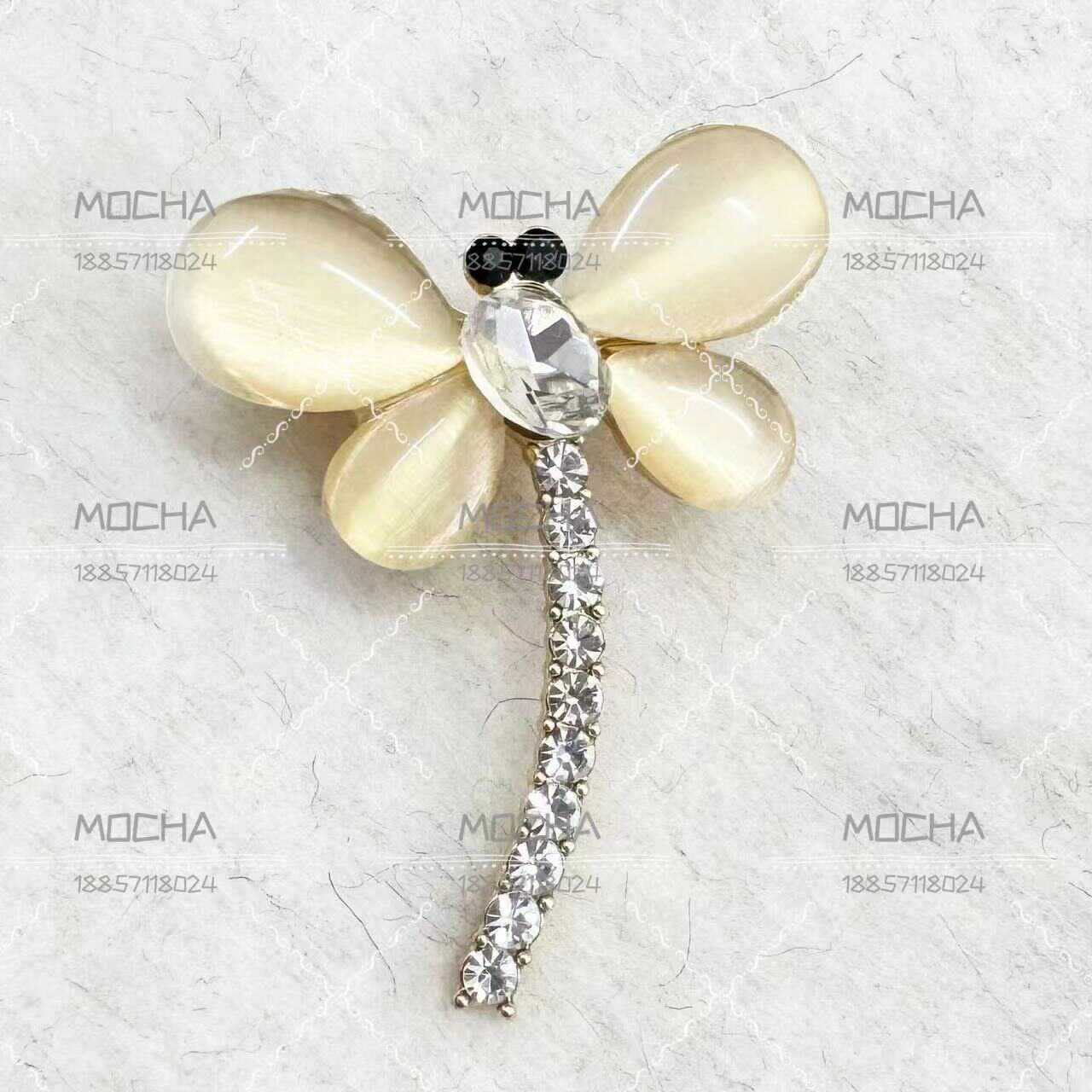 高端休闲风满钻珍珠皮草MOCHA