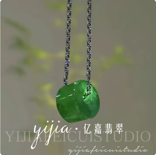 缅甸翡翠冰绿路路通吊坠冰种满色辣绿转运珠玉石桶珠祖母绿小挂件