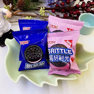 果味夹心巧克力饼干优明奶油香小包装零食品水果草莓味儿童小黑饼