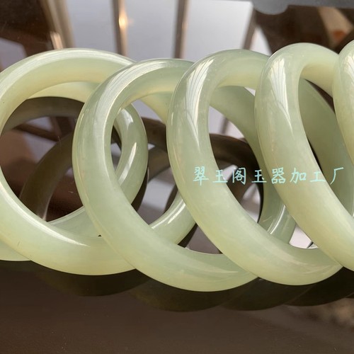 【双十二全品】 F54天然岫玉赛和田湖水绿晴水手镯女款一物一图