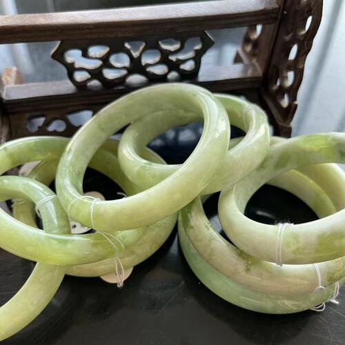 【618新款】 CF青提奶盖 天然岫玉手镯飘花清新女款 一物一图