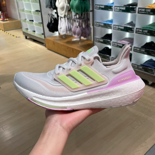 阿迪达斯女鞋2024夏季新款ULTRABOOST LIGHT缓震舒适跑步鞋IE3337