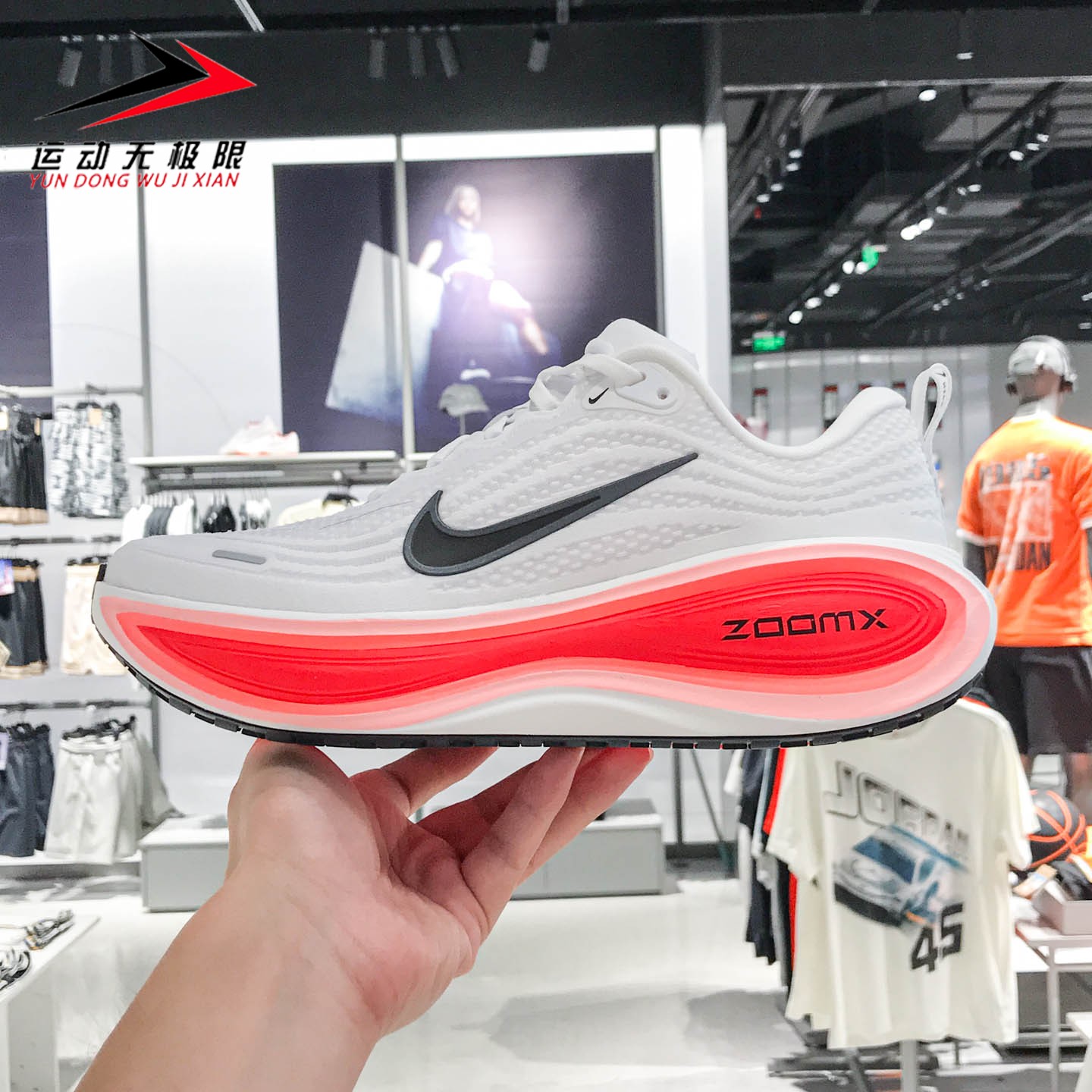 NIKE耐克男鞋2025冬款VOMERO PLUS减震透气回弹跑步鞋 HV8150-100