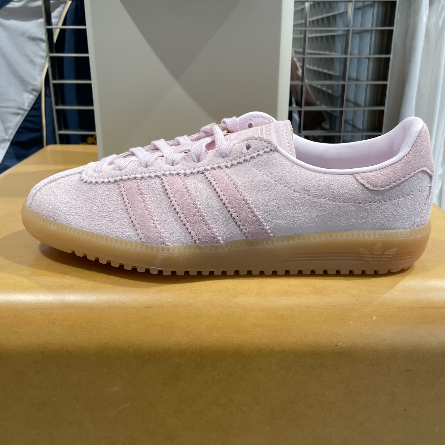 阿迪达斯三叶草女鞋2025秋款翻毛皮运动休闲板鞋轻便德训鞋JS3973