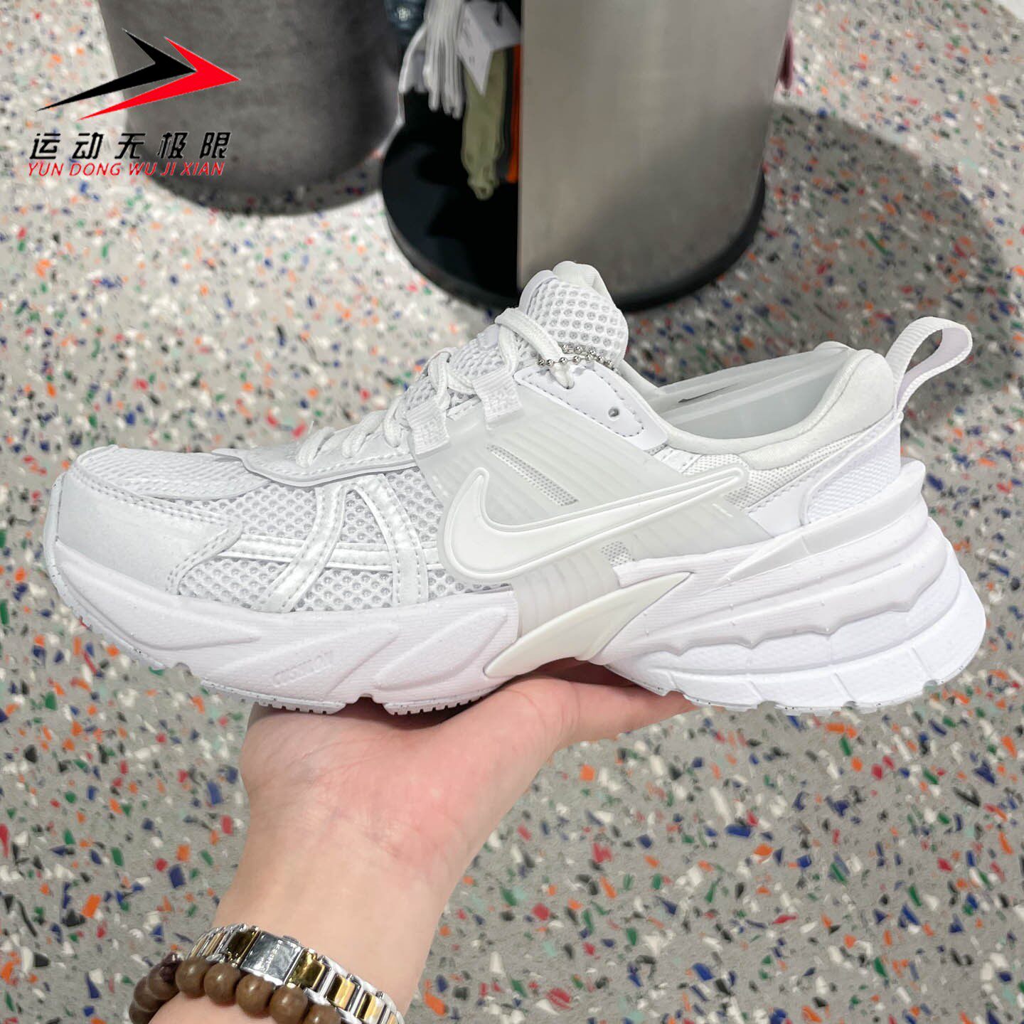 Nike耐克女鞋2025秋季新款轻便透气缓震休闲运动跑步鞋FD0736-113
