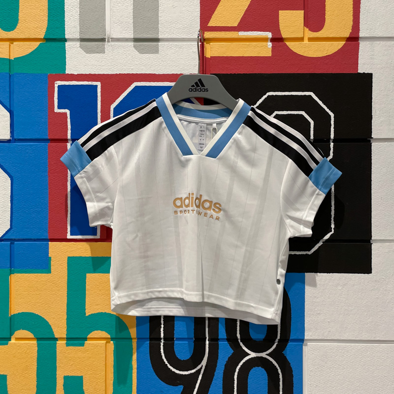 阿迪达斯女装2024夏季新款修身短款高腰休闲运动短袖T恤衫 IZ2083