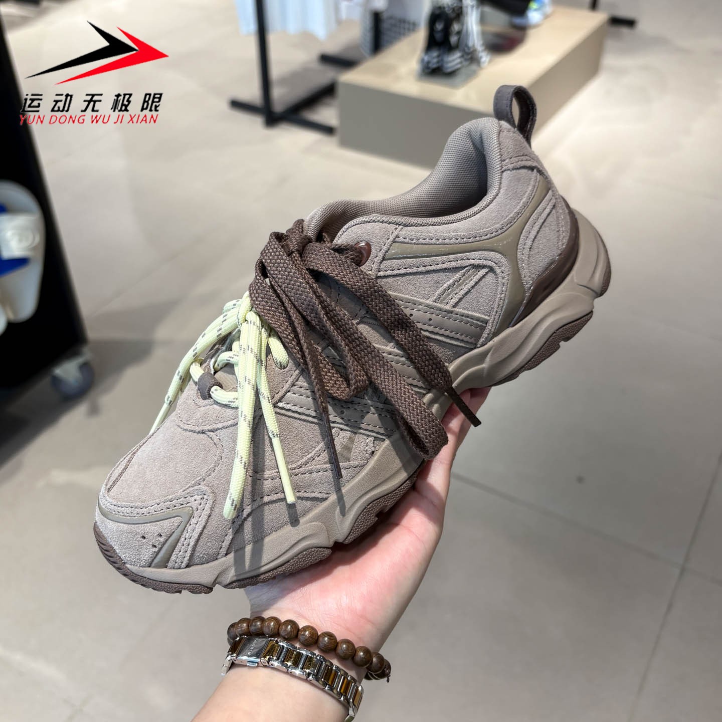 Adidas阿迪达斯女鞋2026冬新款复古超轻稳定休闲薄底运动鞋LA4338