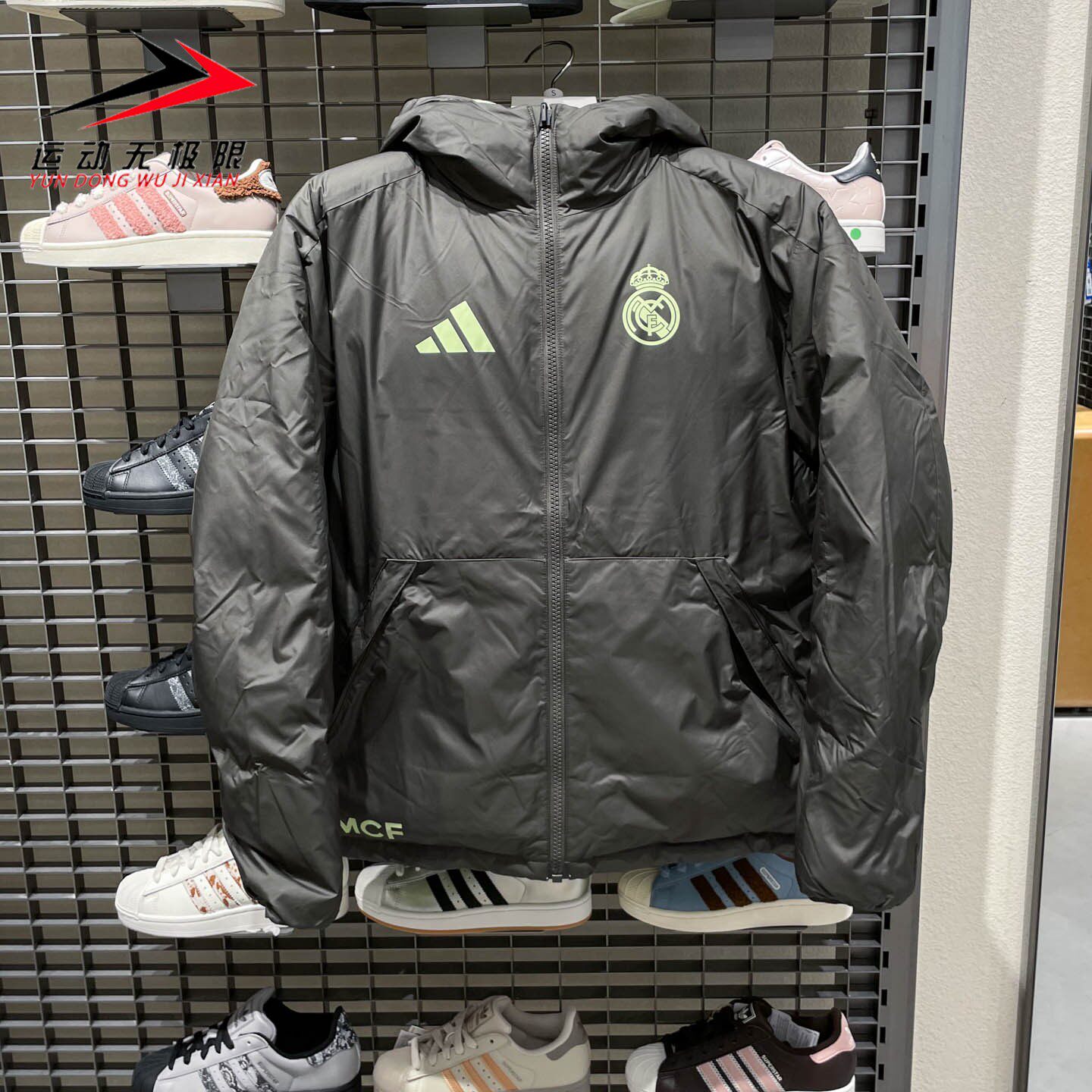 阿迪达斯男2025冬季皇家马德里足球双面穿600蓬鸭绒羽绒服 JN3077