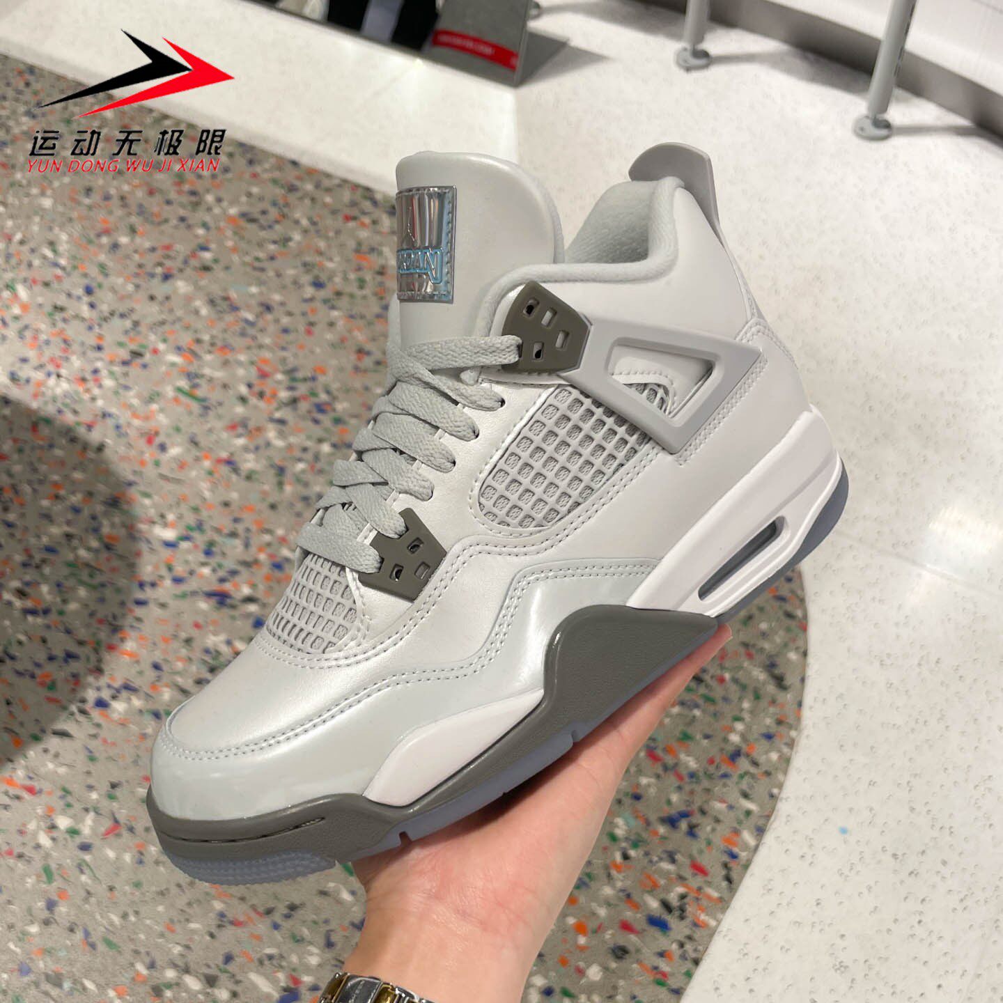 Nike耐克2026新款AJ4复刻大童简约透气缓震中帮运动鞋 HV4401-014