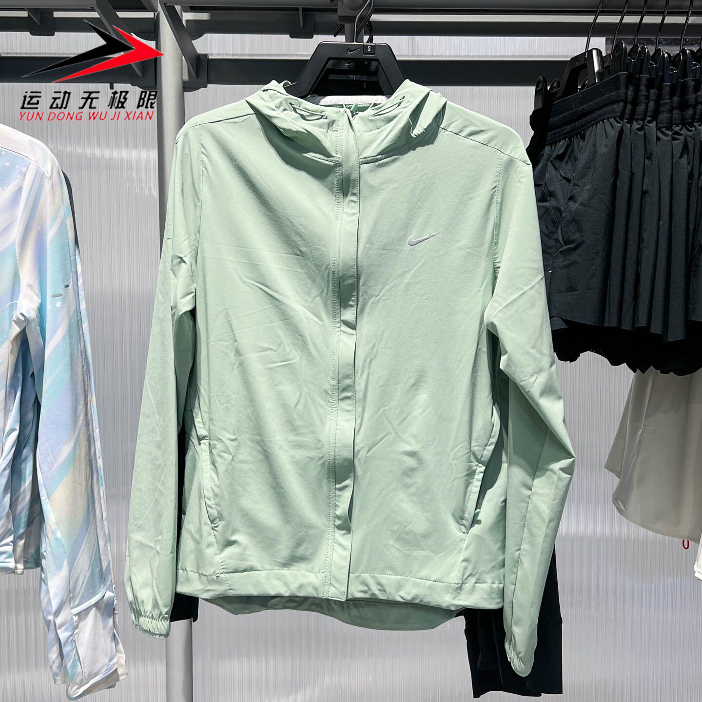 Nike耐克女装2026夏款薄款防风衣跑步训练运动夹克外套HQ0651-006