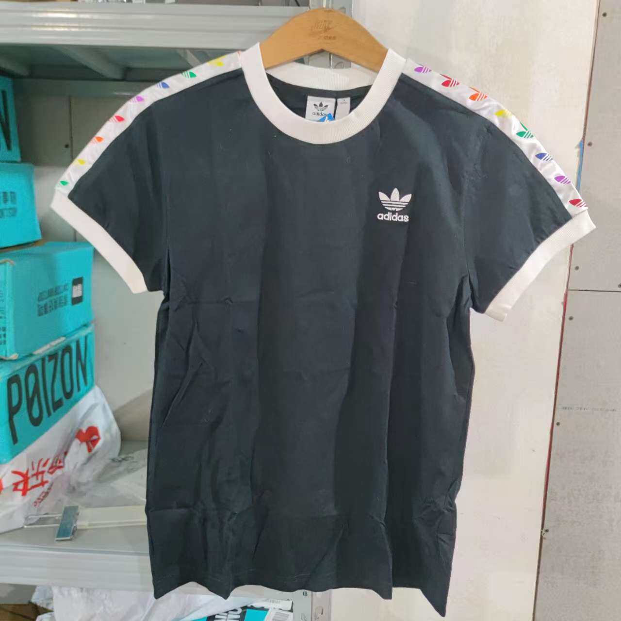 阿迪达斯三叶草2025秋季女子日常休闲百搭圆领短袖运动T恤 FI0880