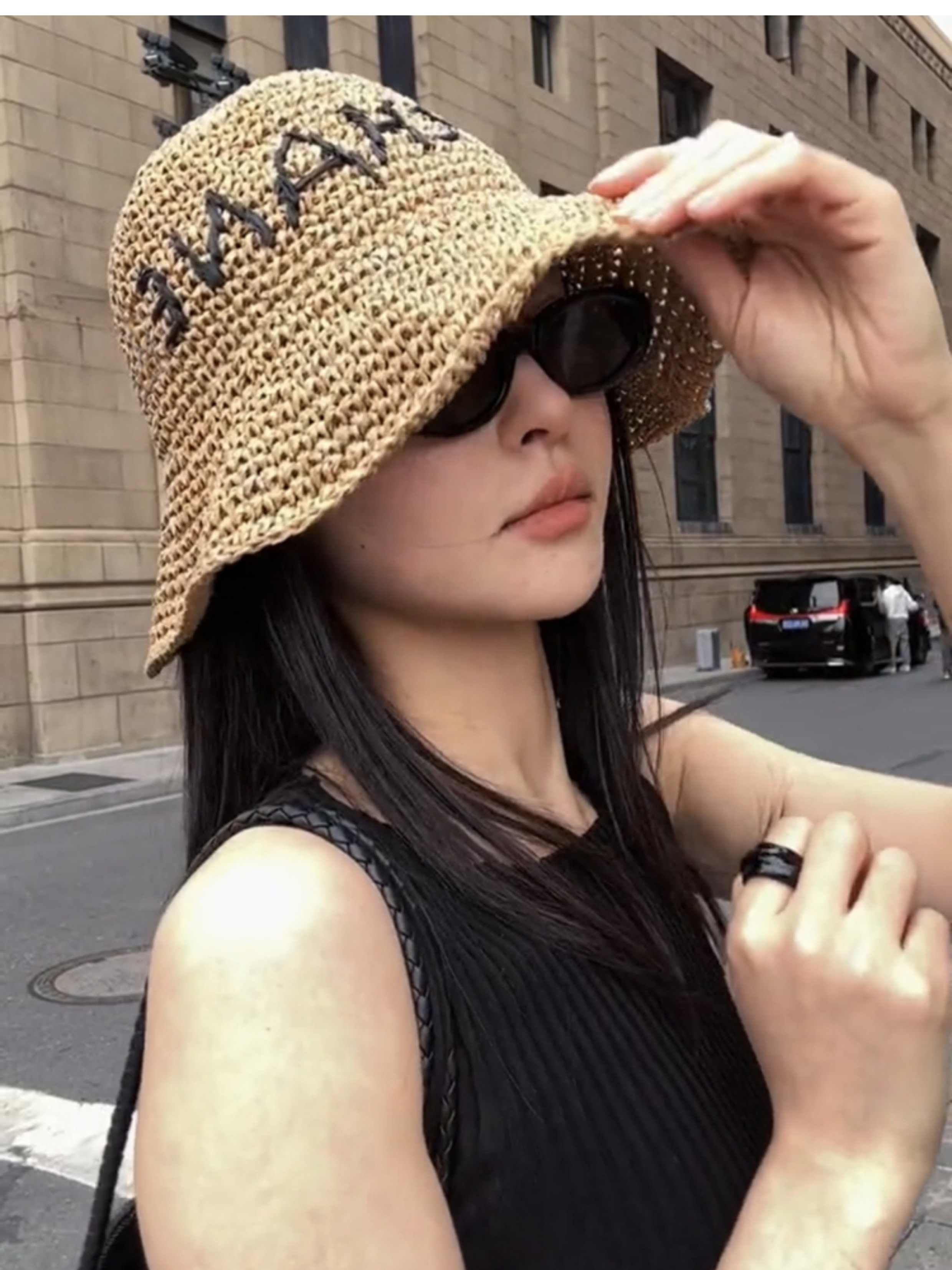 手工钩针草编盆帽字母编织草帽百搭网红渔夫帽女度假风防晒遮阳帽