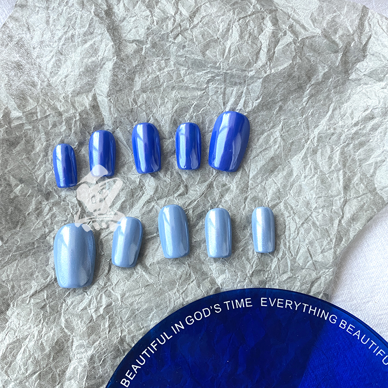 奶蓝色温柔简约海洋潮水蓝夏日潮色单色珠光穿戴甲个性夏美甲显白