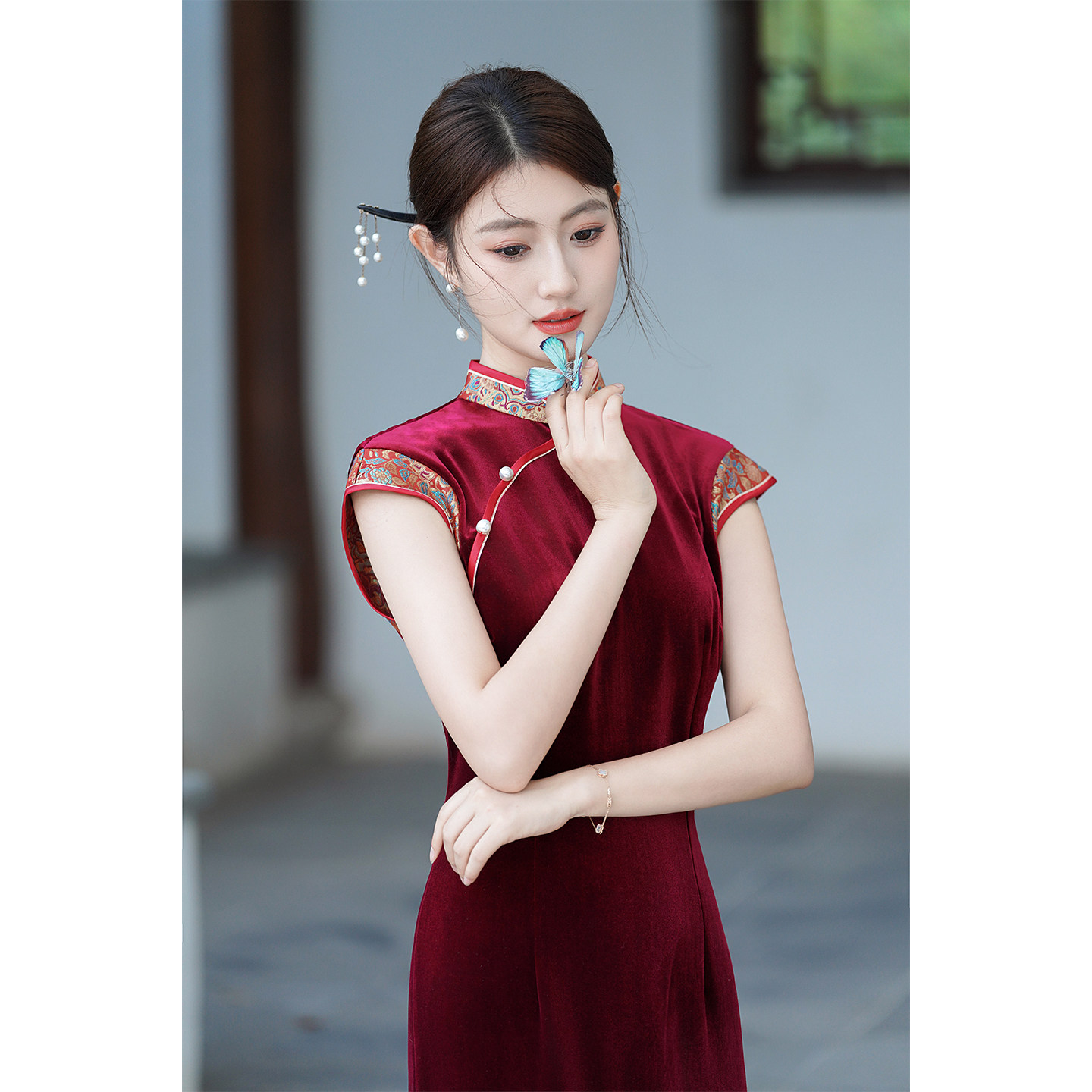 中式无袖红色旗袍女老上海传统丝绒复古简约气质日常走秀演出长款