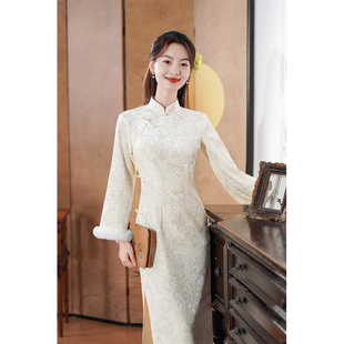 白色旗袍2025新款高端修身秋冬季长袖加厚新中式日常可穿素雅复古