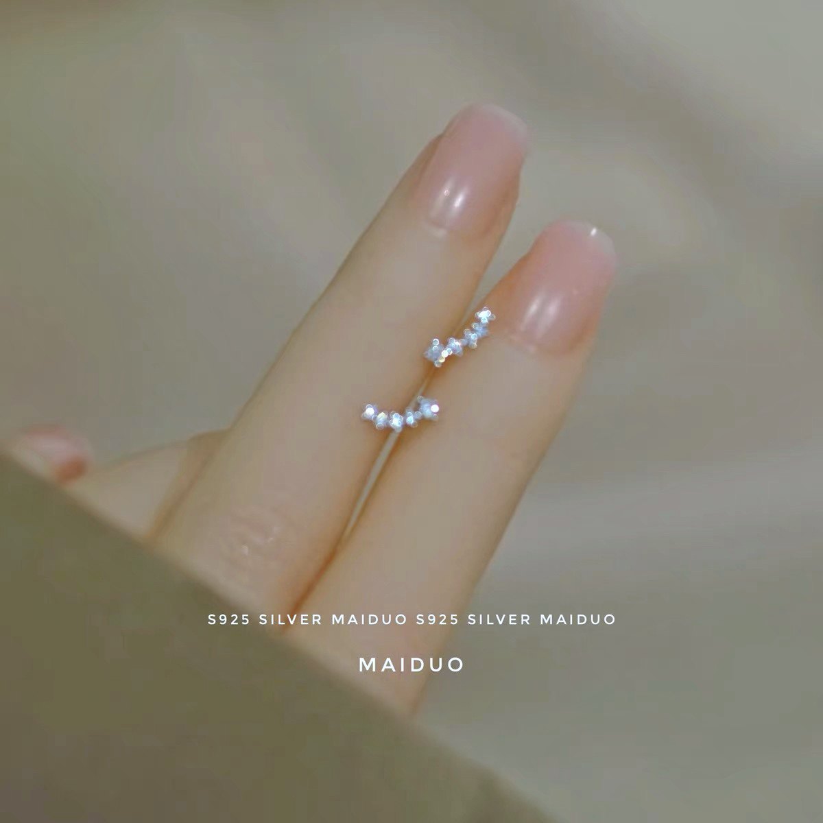 麦朵/亮晶晶小钻耳钉女一排流星s925纯银耳饰简约免摘养耳洞秀气,饰品/流行首饰/时尚饰品新,耳钉,淘宝优惠券,粉丝福利购,淘宝优惠卷