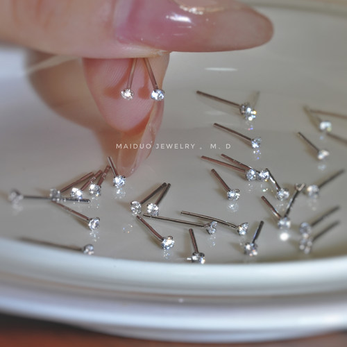 2mm小钻耳钉纯银通体时尚