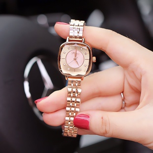百搭 女士手表小巧镶钻防水石英钢带腕表时尚 新款 小方糖粉贝母正品