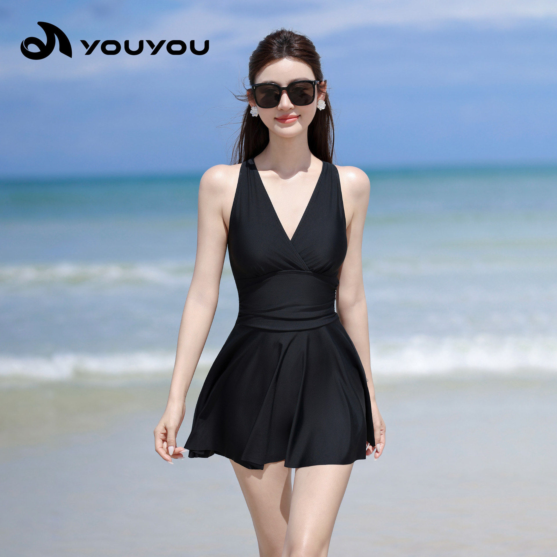 泳衣女2026新款女士连体高级感绝美性感纯欲温泉海边度假大码泳装