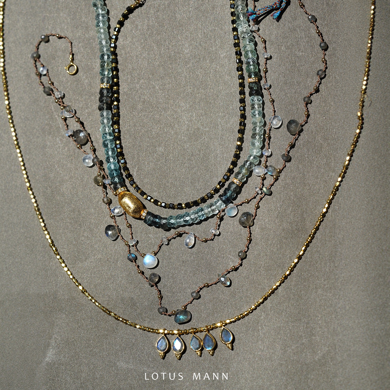 海之境. 闪耀渐变原矿海蓝宝与银镀金可调节项链