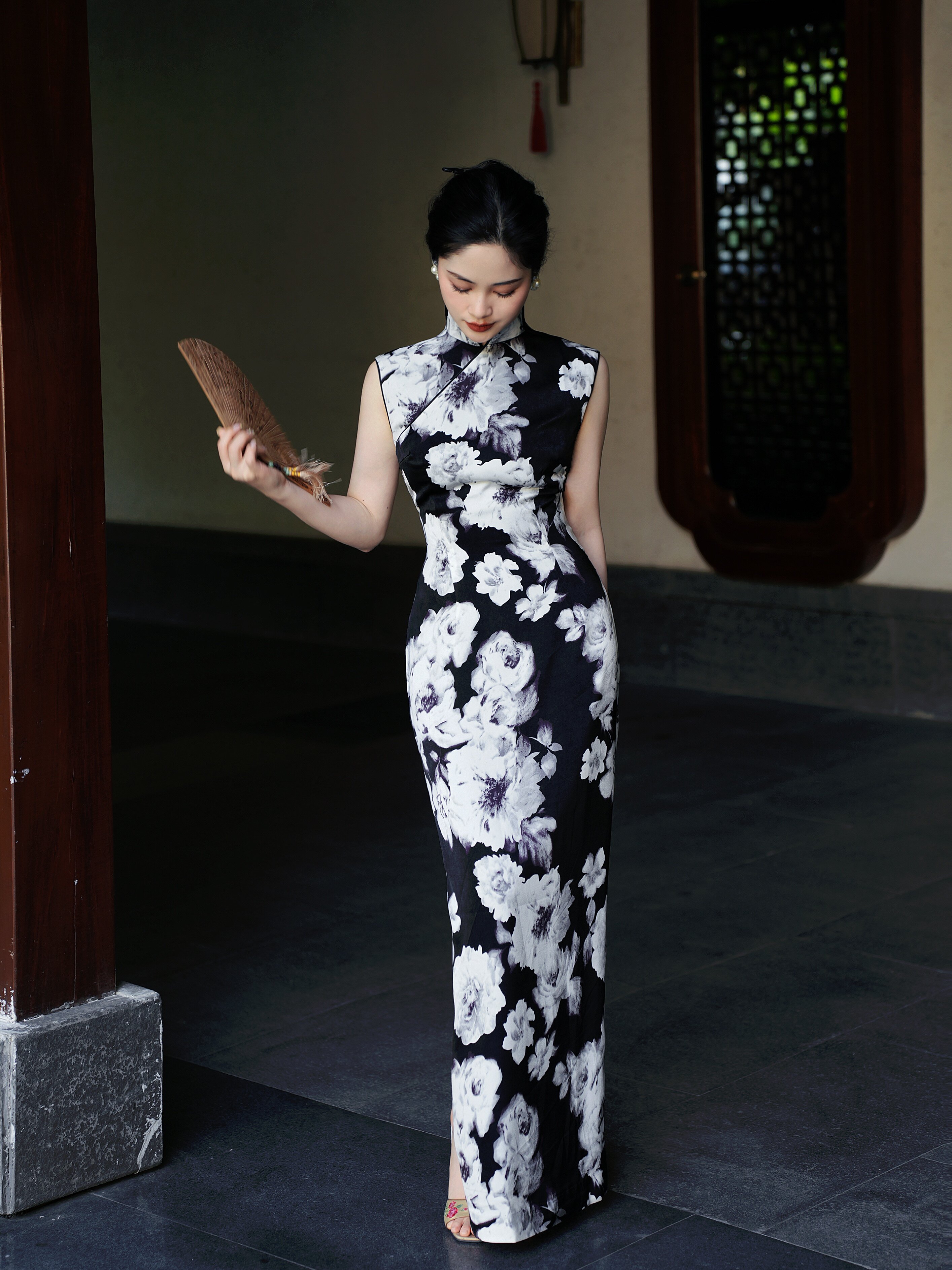 2023新款花知晓自制港工旗袍无袖复古气质黑白新中式日常连衣裙