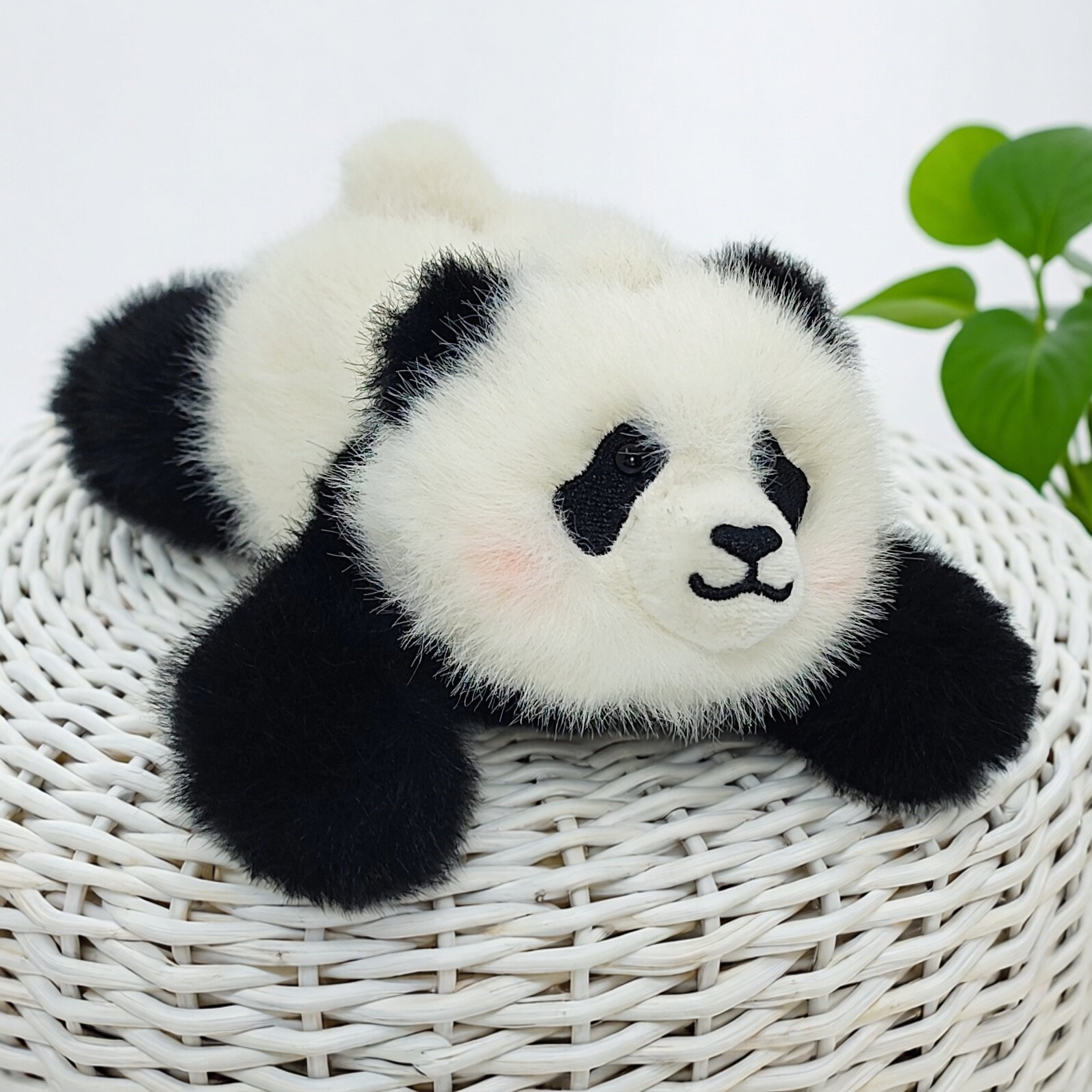 趴款熊猫玩偶毛绒玩具花花七仔图片