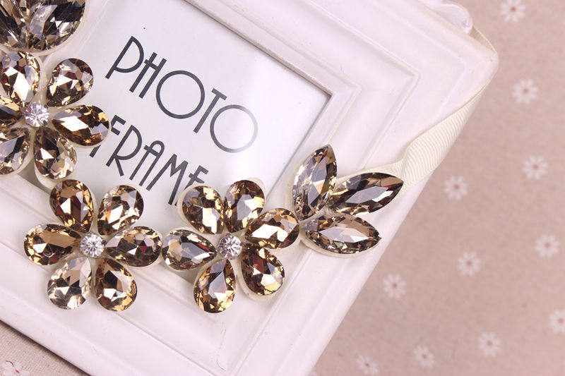 2021 NEW VERSATILE V-SHAPED EUROPEAN AND AMERICAN BIG BRAND FLOWER GLASS CRYSTAL NECKLACE FAKE COLLAR