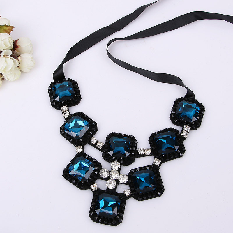 EIGHT SQUARE GLASS EXAGGERATED DECORATION FAKE COLLAR FASHIONABLE KOREAN VERSION OF RHINESTONE CRYSTAL FAKE COLLAR SWEATER COLLAR